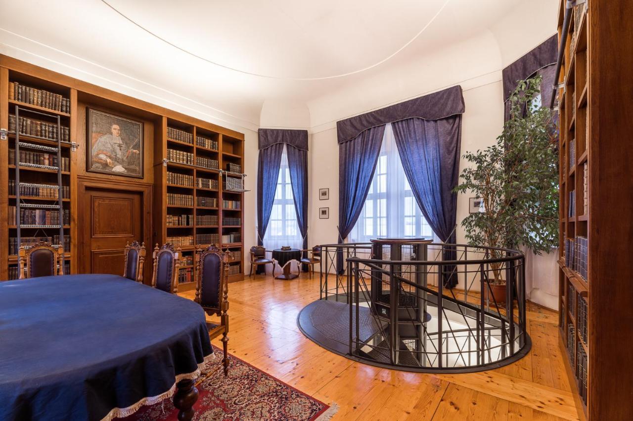 Hradec Králové Nove Adalbertinum מראה חיצוני תמונה
